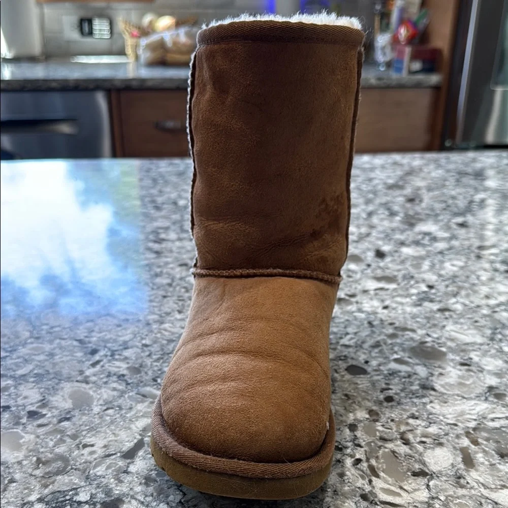 UGG Classic Tan Shearling Boots - Picture 4 of 16